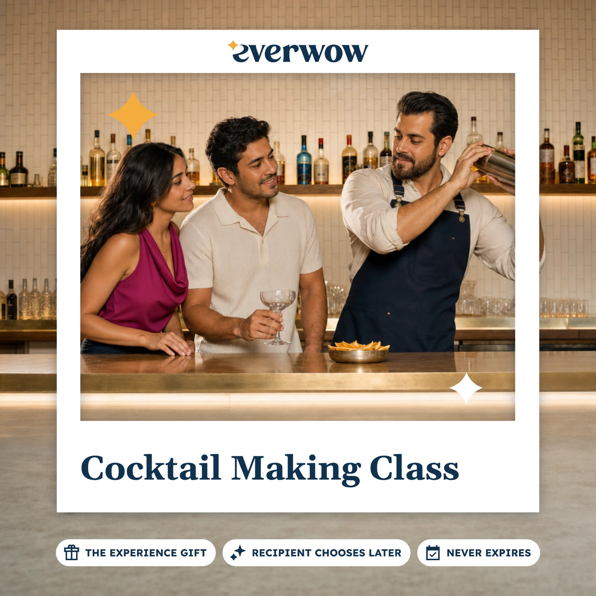 Everwow Cocktail Making Class experience gift photo in a frame, cocktail shake at the bar