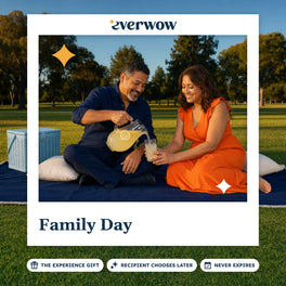 Everwow Family Day experience gift photo in a frame, couple picnicking in a park