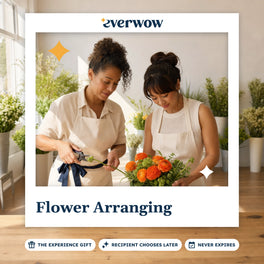 Everwow Flower Arranging experience gift photo in a frame, arranging flowers at a table