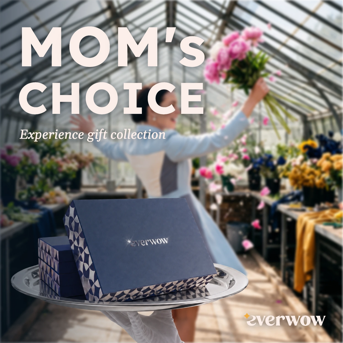 A woman in a flower shop greenhouse holds a silver tray with navy Everwow gift boxes in the foreground, while a blurred background shows a florist holding pink flowers. Large text reads 'MOM'S CHOICE' and 'Experience gift collection' with the Everwow logo at the bottom right.